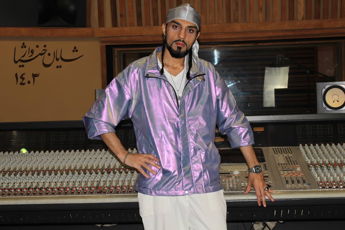 Shayan Vajgar in the studio, 1403